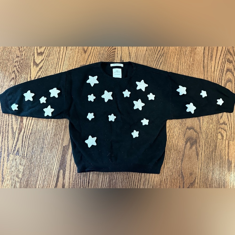 Zara Cropped Black Sweater w. White Boucle Appliqué - Size: 5 years